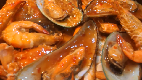 Pakitong Seafood Boil in Sauce